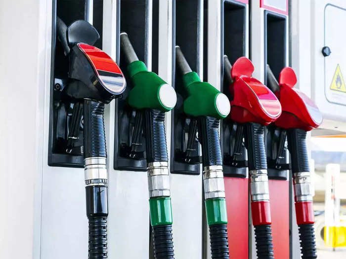 Petrol Diesel Price :पेट्रोल-डीजल के भाव में आई गिरावट, जानिए पेट्रोल-डीजल के लेटेस्ट भाव