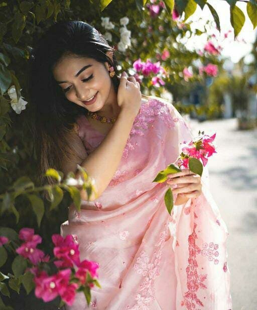 आपके लुक में लगा देंगे चार चांद लगाएंगे देखिए , ये लेटेस्ट नेट साड़ी के डिजाइन