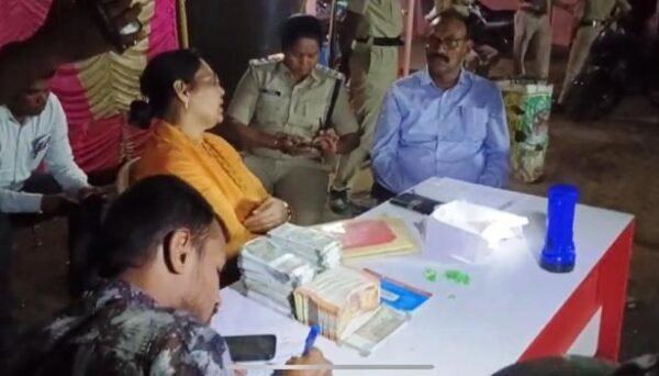 Betul News | Rs 10 lakh caught at Kukru check post.