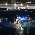 प्लेन और चॉपर नदी में गिरे, 18