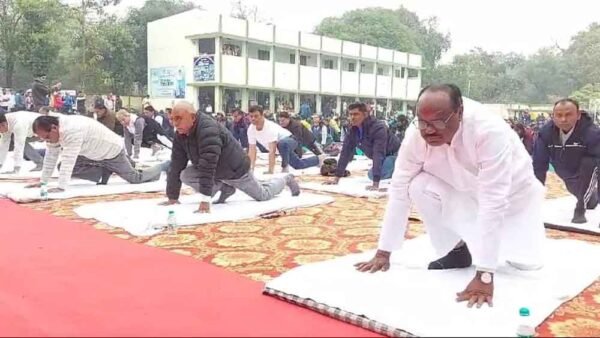 प्रतिदिन सूर्य नमस्कार से हमारा शरीर, मस्तिष्क औरविचार होते हैं मजबूत और पुष्ट :