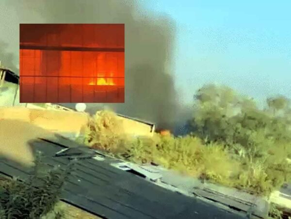 3 मंजिला इमारत में आग, 50 लोगों को