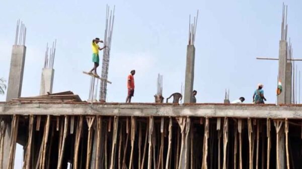 शहरी क्षेत्रों में दस लाख मकान बनाने