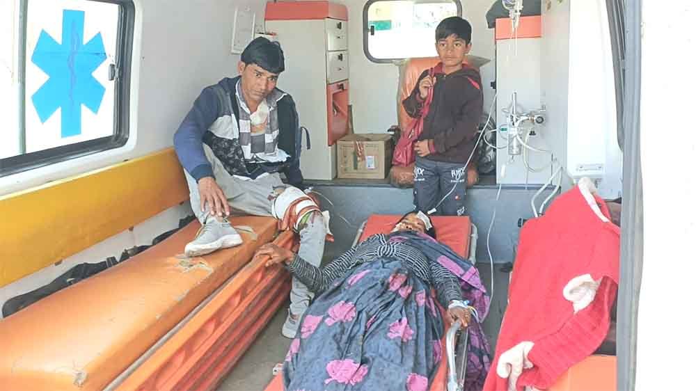 ट्रक से टकराई बाइक में दो महिला,