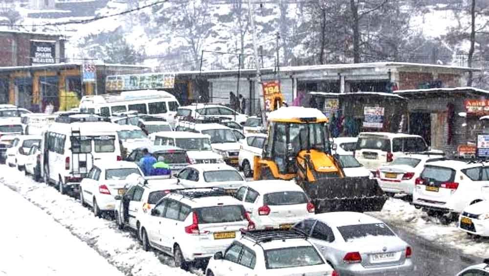 देशभर में ठंड का कहर: बर्फबारी,