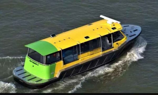 देश की पहली इलेक्ट्रिक वॉटर टैक्सी