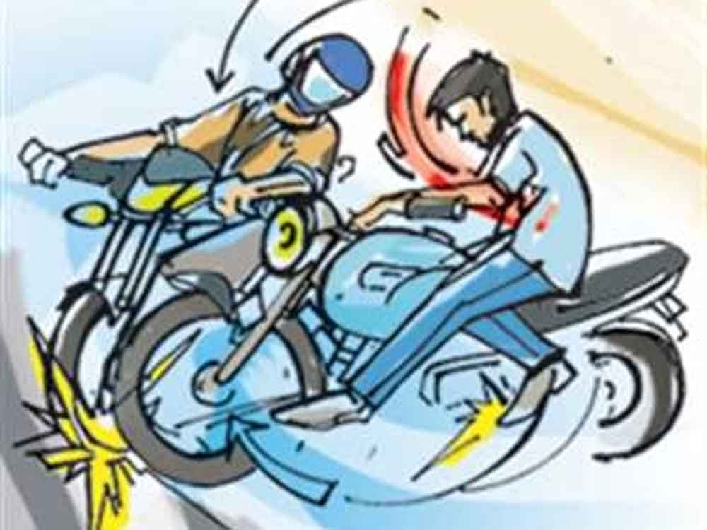 दो बाइकों की भिड़ंत