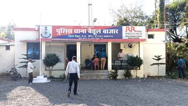 नाबालिग के फोन से हिल गया