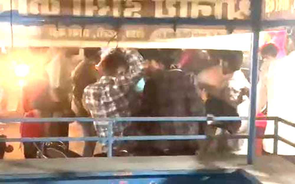 चौपाटी दुकानदारों ने