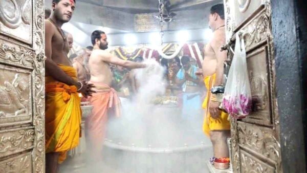 भस्म आरती में मोबाइल ले जाने पर