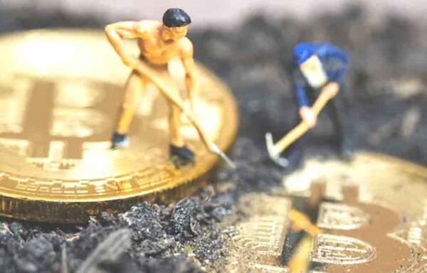 कंपनी ने मजदूरों को बनाया