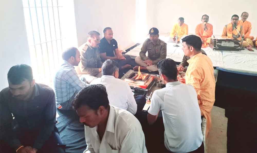 उप जेल में हुआ गायत्री