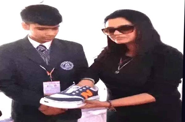 सेफ स्पार्क" जूता: महिलाओं की