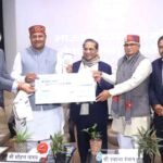 उत्कृष्ट कार्यों के लिए सम्मानित