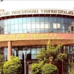 विश्वविद्यालय में 89