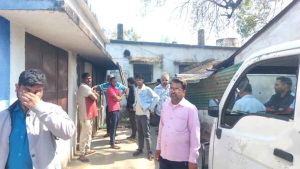 पुलिया में गिरी बाइक से दो युवकों