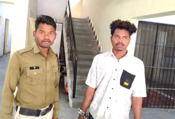 पुलिस ने पकड़ा