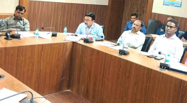 कलेक्टर ने 5 अधिकारियों