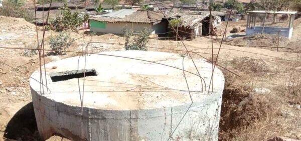 ठेकेदार ने अधूरी छोड़ दी