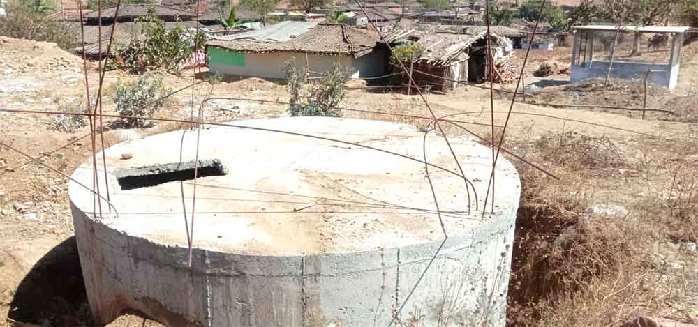 ठेकेदार ने अधूरी छोड़ दी