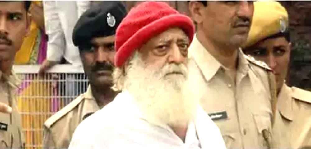 आसाराम आश्रम में खुलेआम प्रवचन