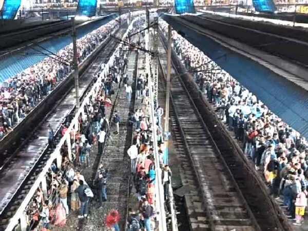 भगदड़ की वजह आई सामने: प्लेटफॉर्म