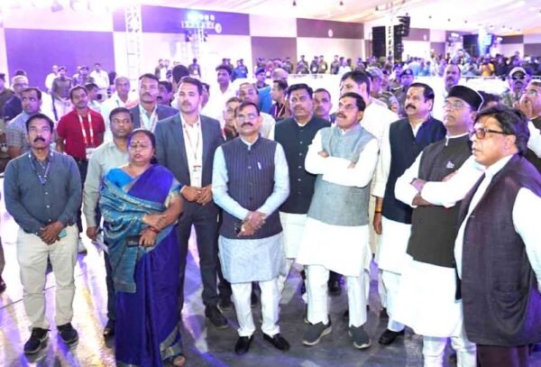 ग्लोबल इन्वेस्टर्स समिट का सीएम