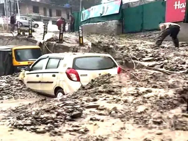 उत्तराखंड के चमोली में एवलांच, 57