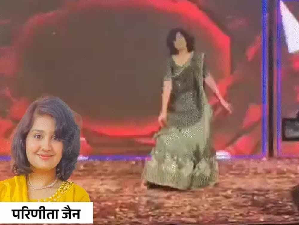 महिला संगीत में डांस कर रही