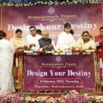 अपने कर्मों से बनता है