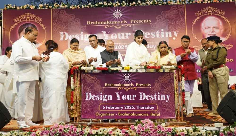 अपने कर्मों से बनता है