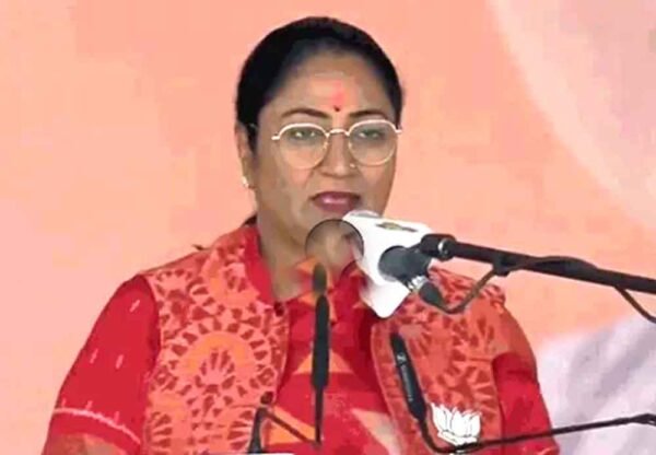 रेखा गुप्ता ने संभाली