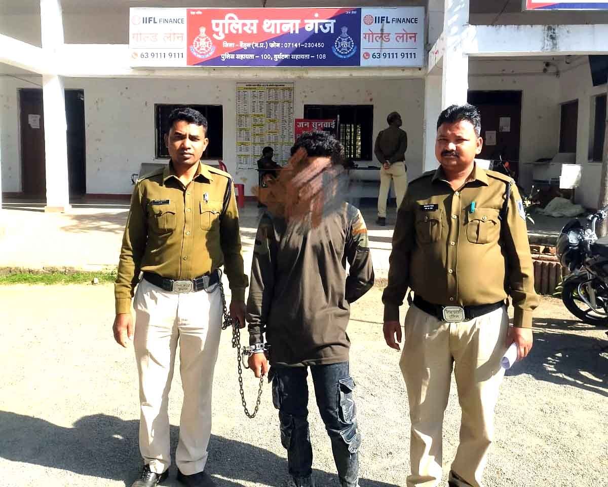 चाकूबाजी के आरोपी को पुलिस ने किया