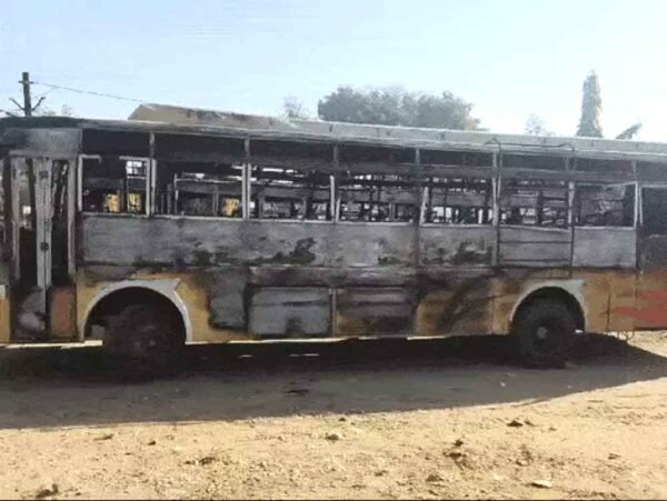 दो बसों में आग