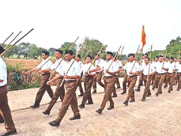 तेजी से हो रहा हिंदुओं