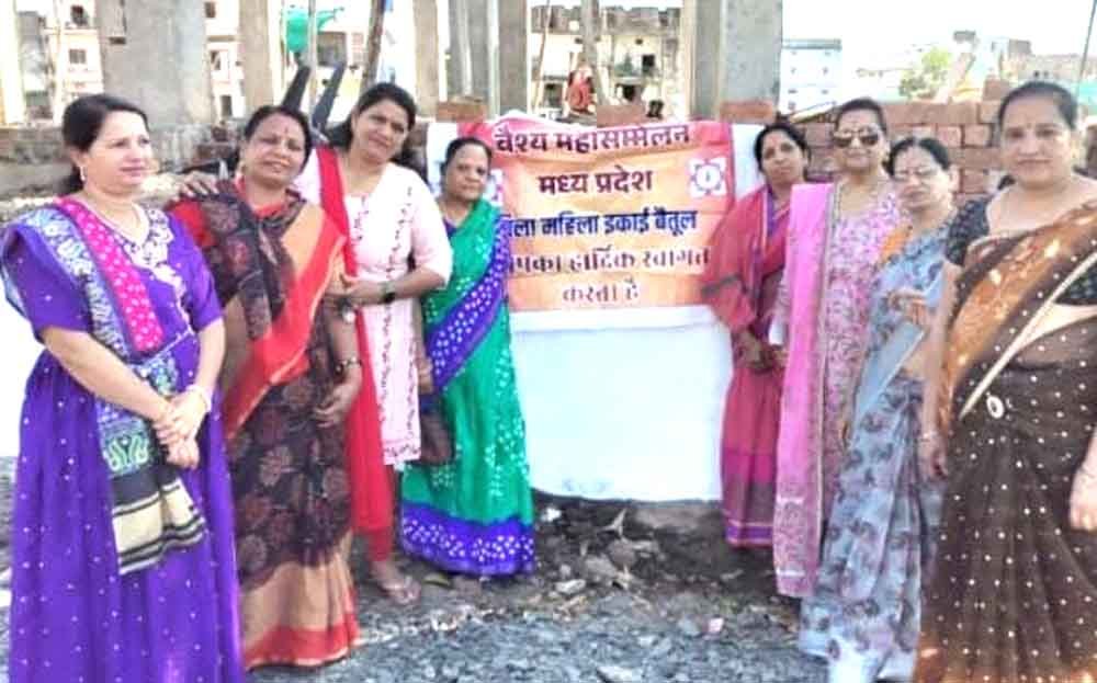 गरीब महिलाओं और बच्चों को