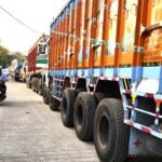 छोटे तालाब पर चौबीसों घंटे खड़े रहते