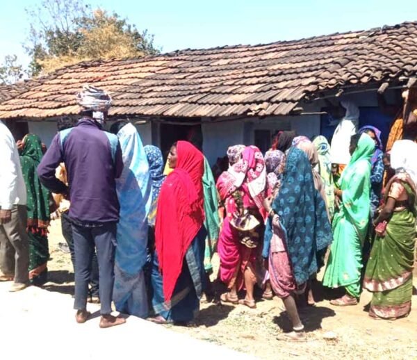 फांसी लगाकर