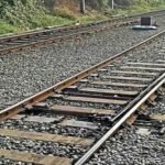 ट्रैक पर मिला