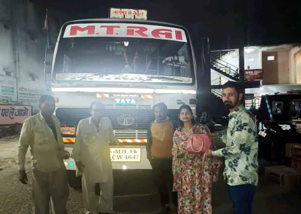 ईमानदारी की मिसाल: बस कंडक्टर