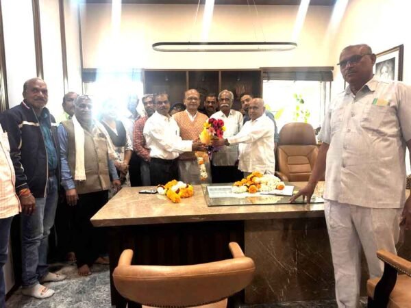 भवन के लिए 5 लाख रु. देने पर