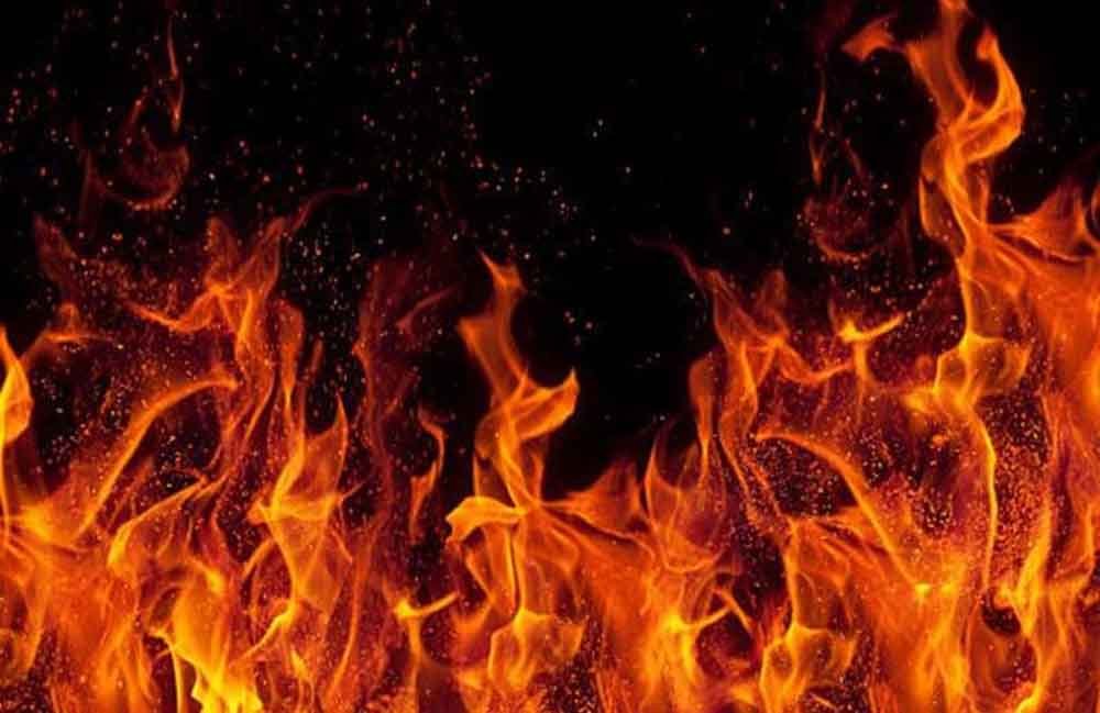 शॉर्ट सर्किट से लगी आग, 3 की