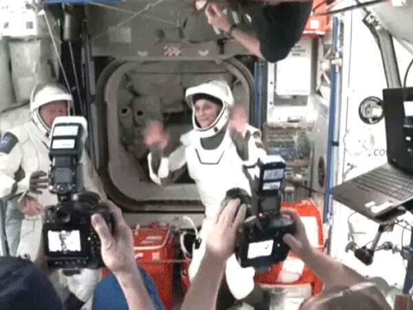 अंतरिक्ष में फंसी सुनीता विलियम्स और