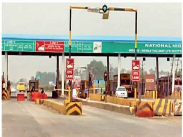 टोल दरों में वृद्धि: हाईवे पर चलना