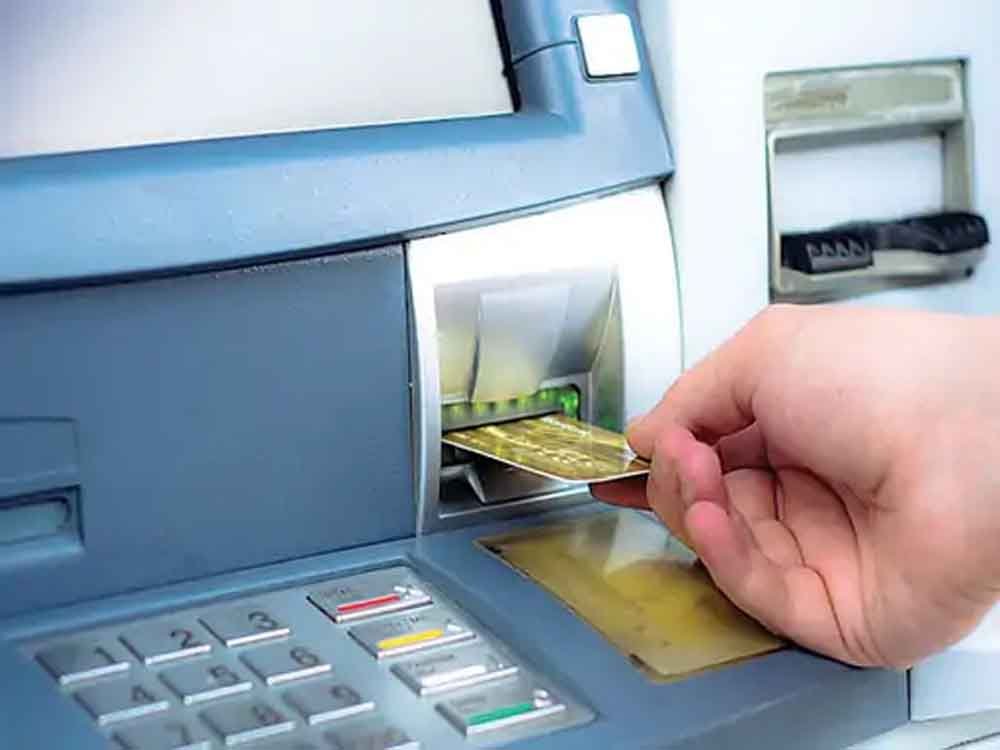 एटीएम से कैश निकालना होगा महंगा