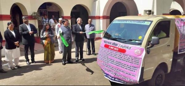 नेशनल लोक अदालत के प्रचार वाहन