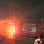 शार्ट सर्किट से ऑटो पार्ट्स की दुकान