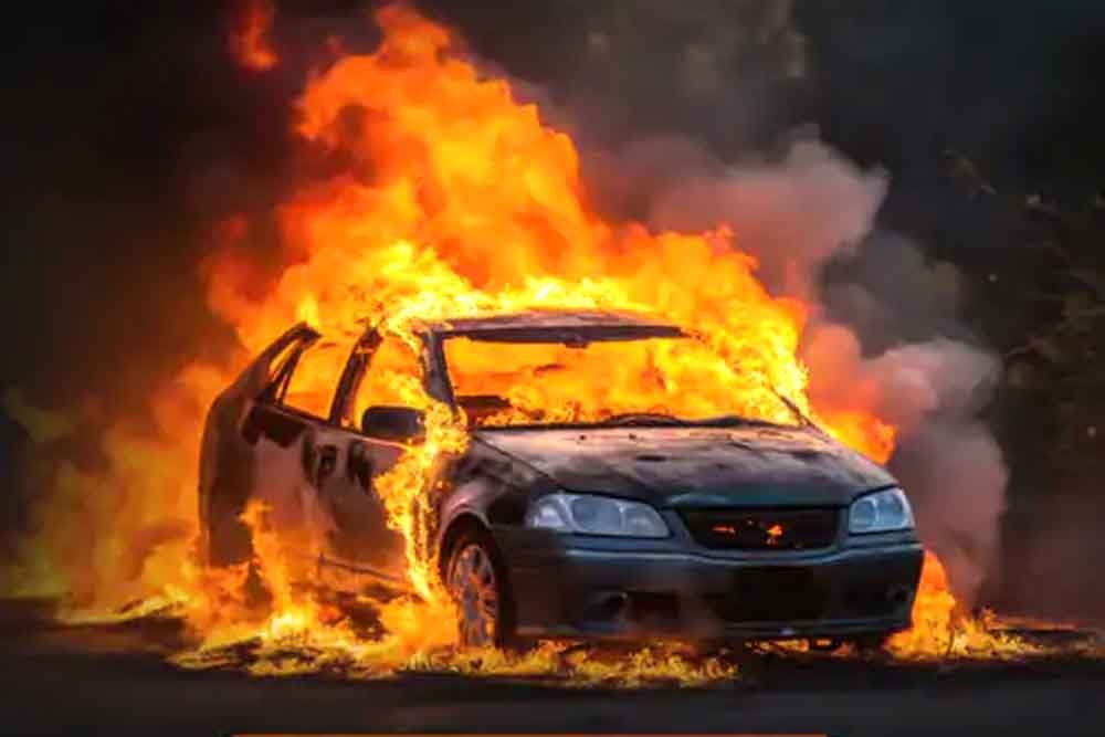 चलती कार में आग लगने की बढ़ती