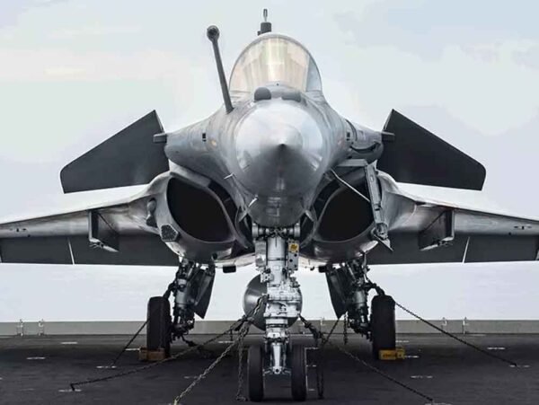 भारत और फ्रांस के बीच 26 राफेल