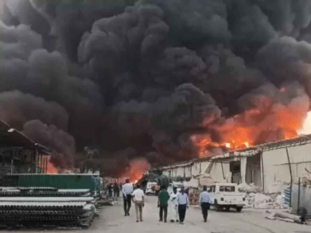 फैक्ट्री में भीषण आग, 9 घंटे की